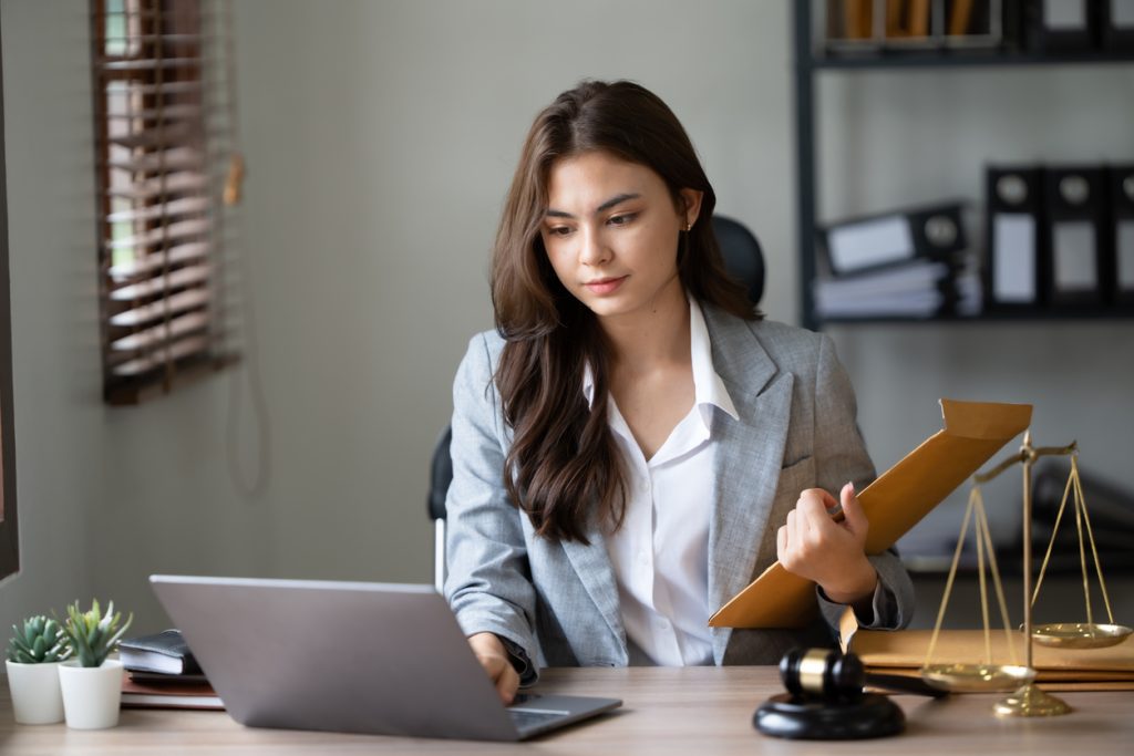Engaging a Business Litigation Attorney Los Angeles